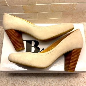 NEW Browns 7 suede pumps